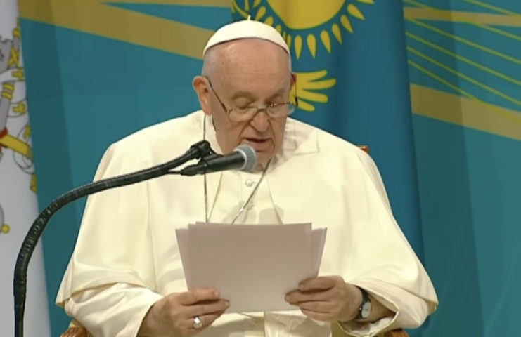 No Cazaquistão, Papa pede paz na Ucrânia