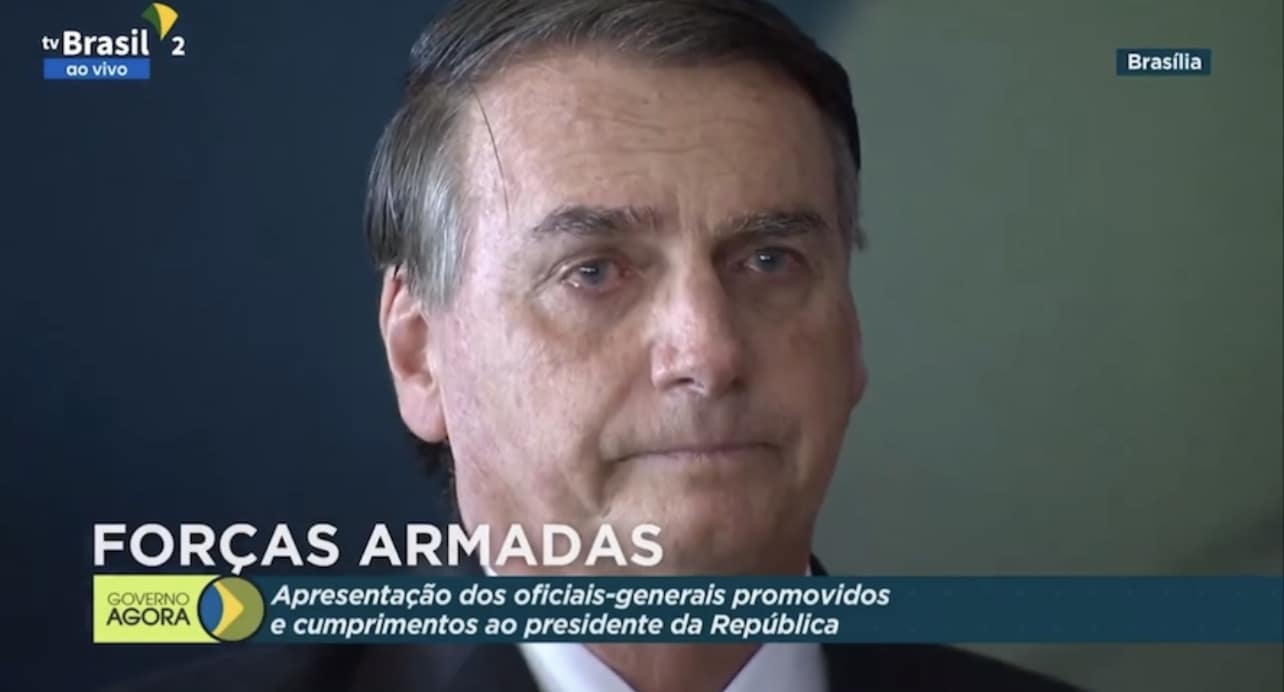 Bolsonaro se emociona em evento das Forças Armadas