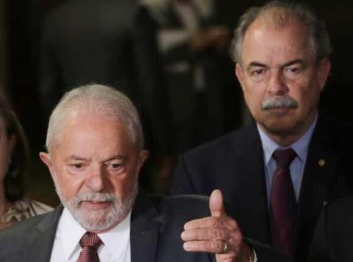 Mercadante (dir.) é um dos petistas mais próximos de Lula. Imagem: Reprodução.