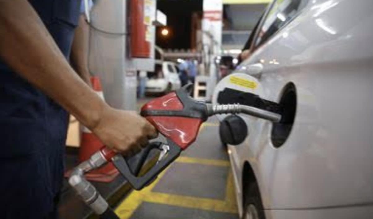 Preços da gasolina e do diesel voltam a cair