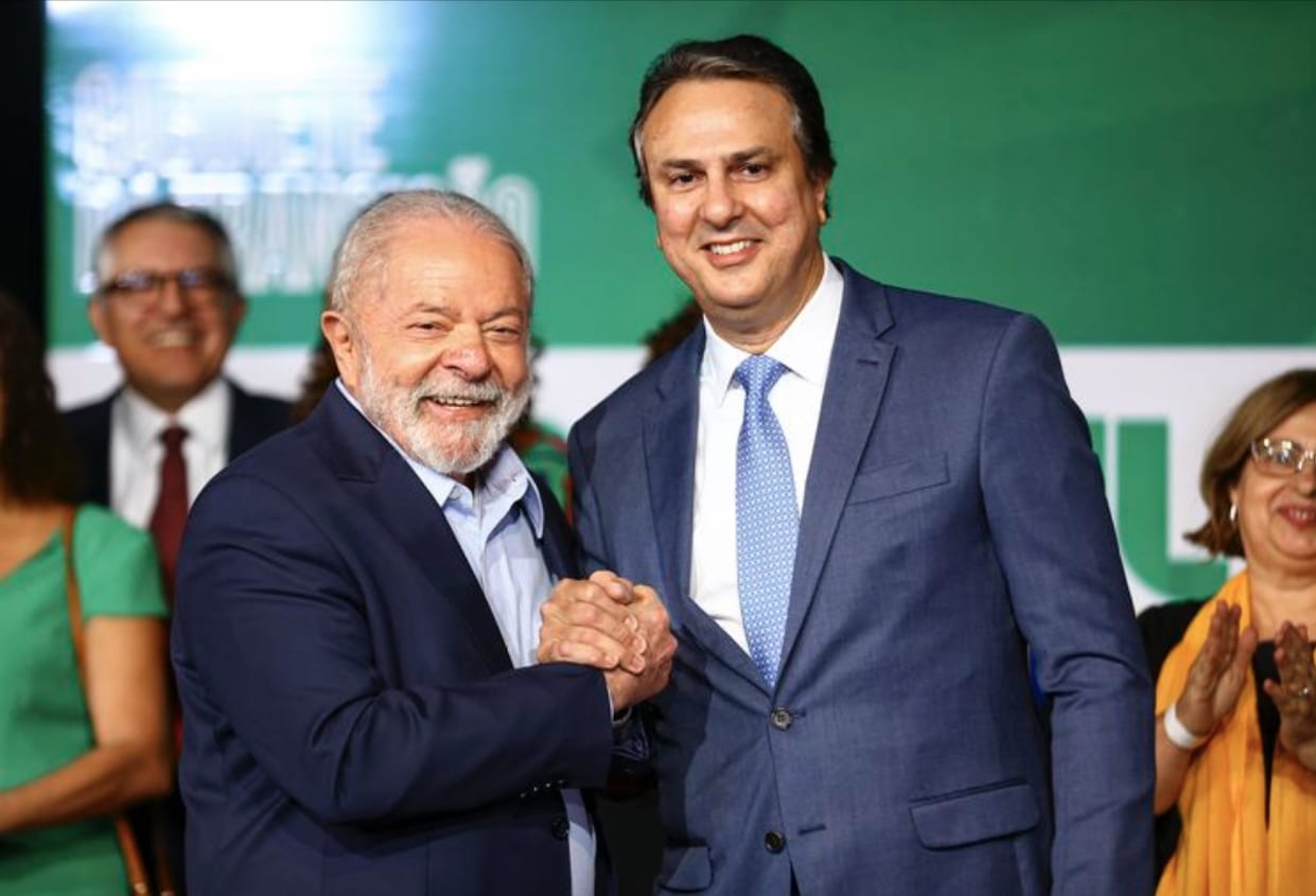Lula com o também petista Camila Santana, novo ministro da Educação. Foto: Agência Brasil.