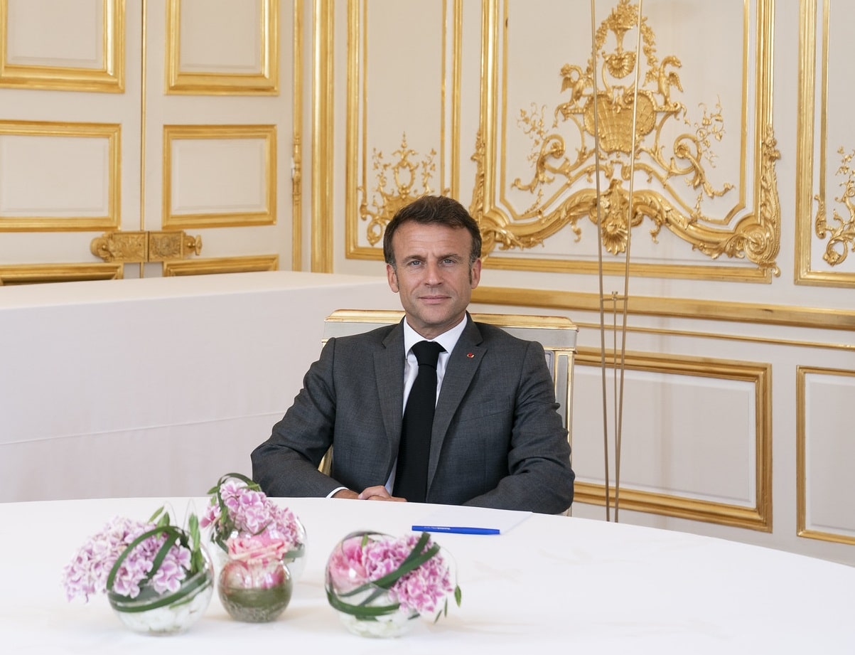 Macron recebe pedaço de dedo pelo correio